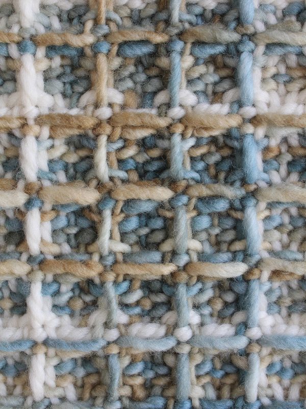 handgewebte Decke in Waffelmuster aus naturweisser und handgefärbter